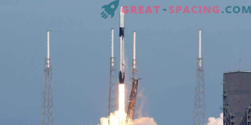 SpaceX lanserar framgångsrikt en belastning, men saknar en missillandning
