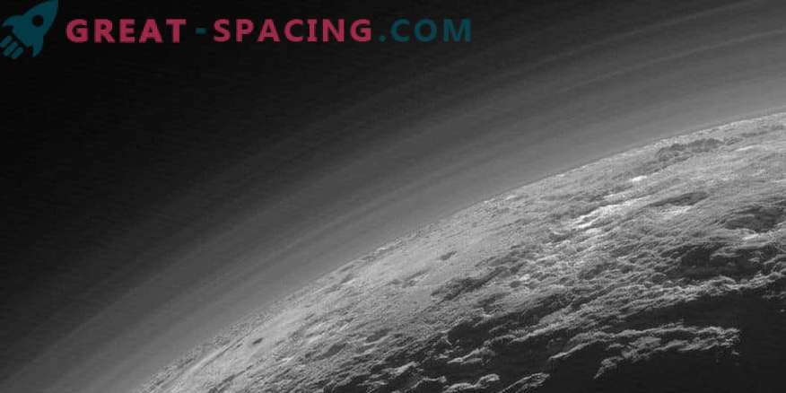 Plutos kolsvas håller temperaturen låg
