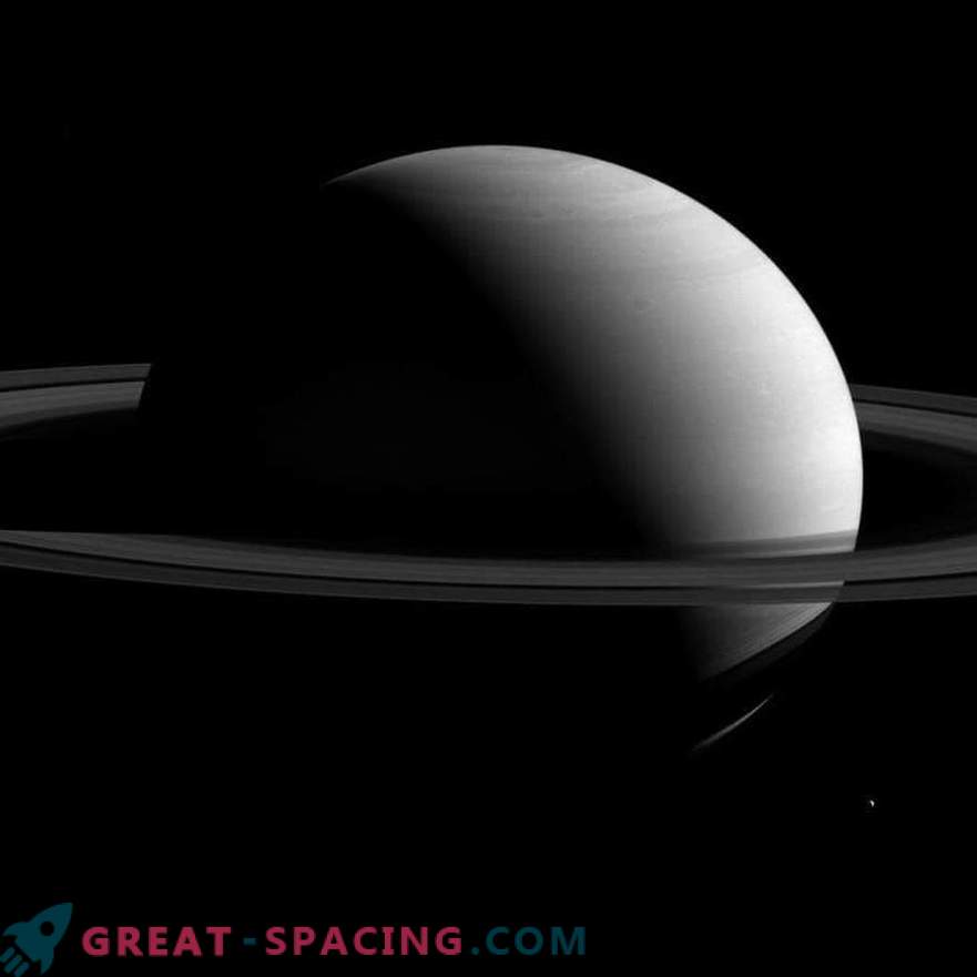 Forskare suger ner myten: Saturnus kan inte simma i vatten