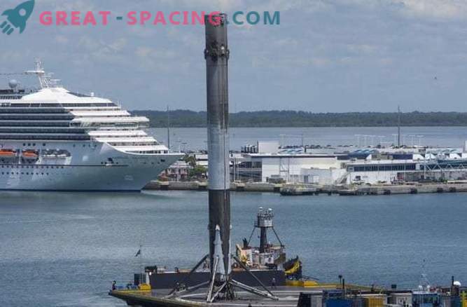 SpaceX-raket lanserar satelliter och misslyckas att landa i havet