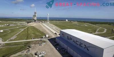 Falcon 9 startte de motor voor het eerst op een historisch lanceerplatform
