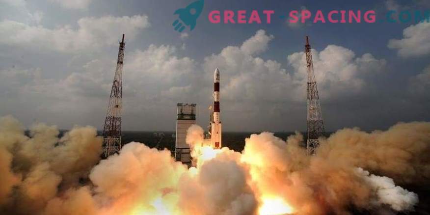 Indisk raket förbereder sig för att starta 104 satelliter samtidigt