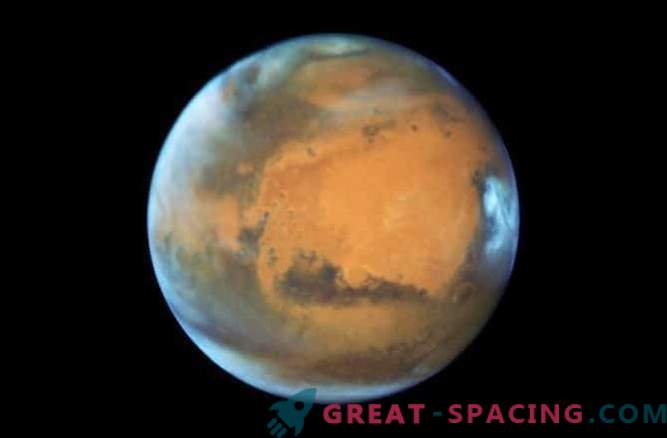 Forskare försöker förklara konstiga blinkar på Mars