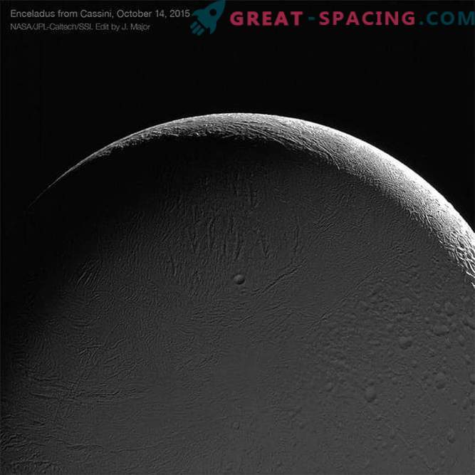 Cassini sondar Enceladus, fantastiska fotografier