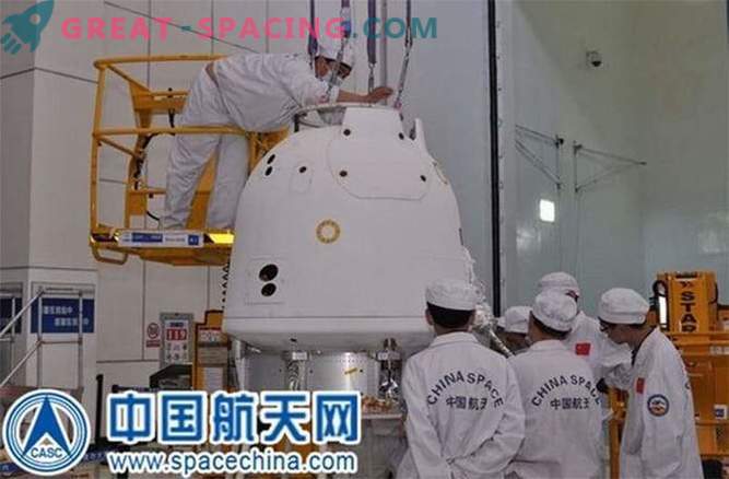 Den kinesiska sonden återvände till jorden efter att ha flugit runt månen