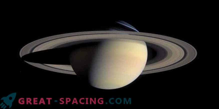 Saturnus kan delta i bildandet av de stora månen Jupiter