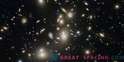 Forntida galaxer hittades, vilket gav sitt första ljus till universum