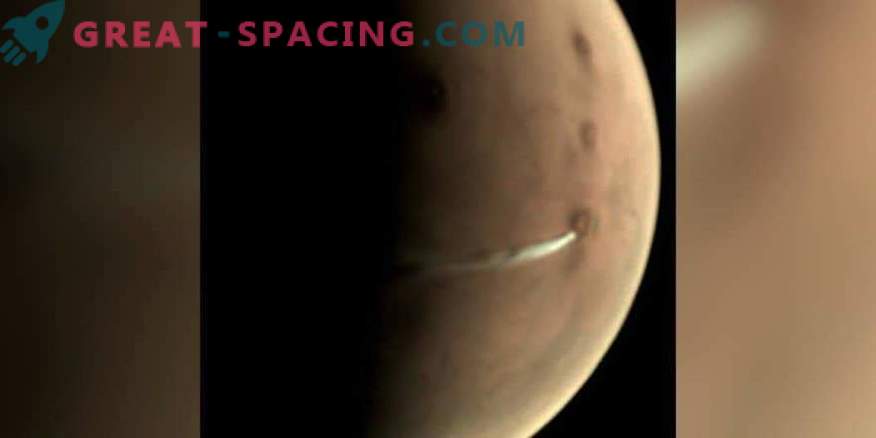 Vulkanaktivitet på Mars? Det mystiska molnet sträcker sig över vulkanen i Mars