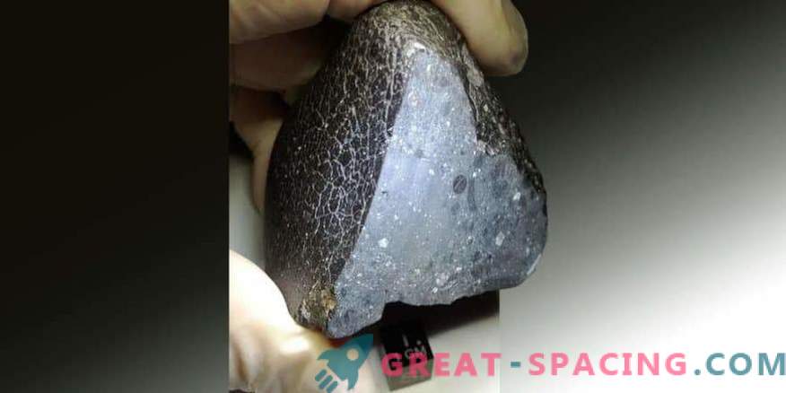 Senais meteorīts atklāj Marsa topogrāfijas iezīmes