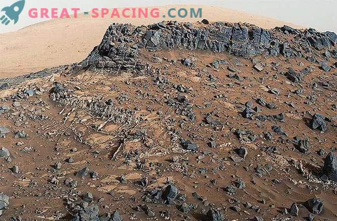 Mars rover upptäckte rika mineralsediment i bergsprickor