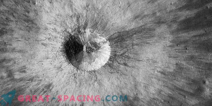 Pārsteidzošs attēls no mēness krātera