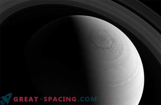 Cassini 10 år gammal: presenterade bilder