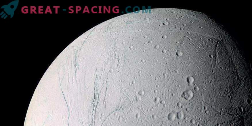Saturns satellit Enceladus kan rulla över