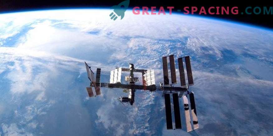 Ryska kosmonauterna utförde en promenad i rymden