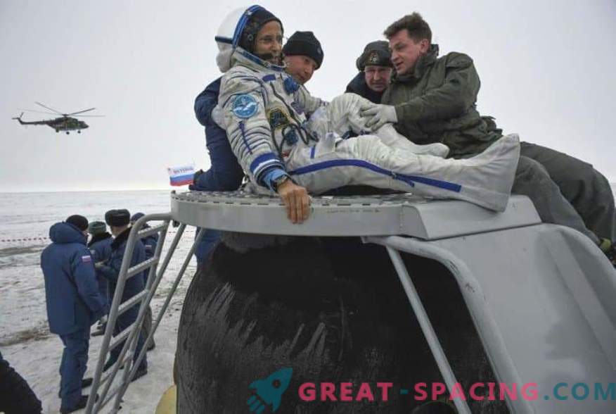 Astronauten och två astronauterna återvände från ISS