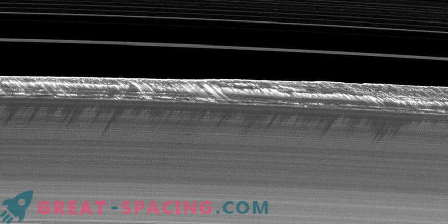 Saturnus B-Ring Peaks