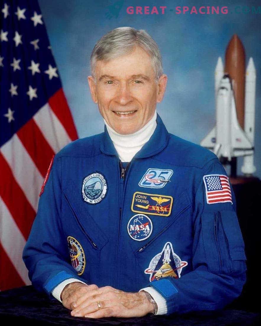 Den legendariska astronauten John Young dog