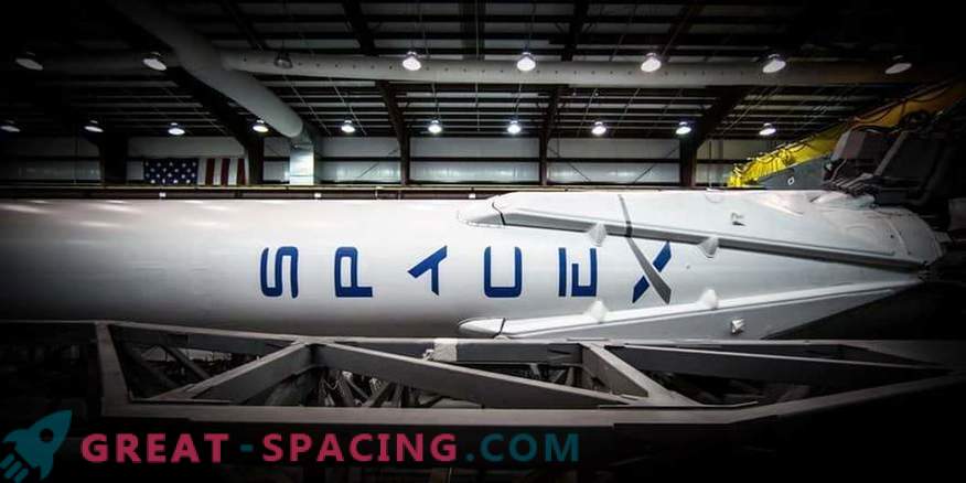 SpaceX skickar en kapsel till NASA.