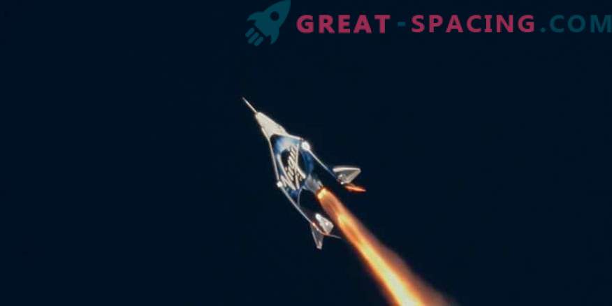 Вселенскиот туризам се приближува! SpaceShipTwo тргна на историски тест лет