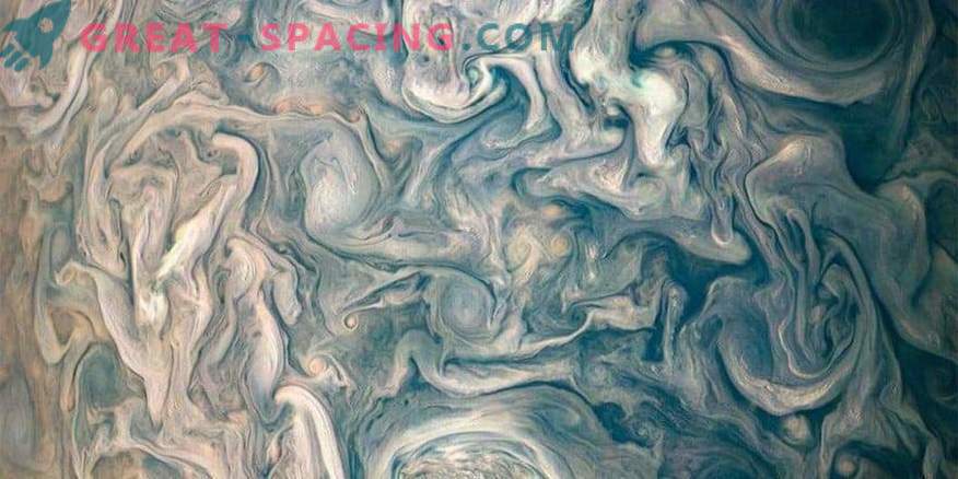 Bilder av kosmos: Chaotiska moln av Jupiter