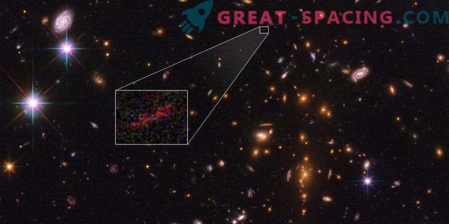 Hubble och Spitzer kombineras för att få en förbättrad bild av en avlägsen galax