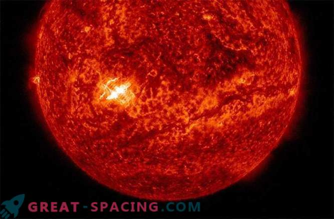 Solen gav upphov till en radioförmörkelse efter en monstrous blixt av X-klass