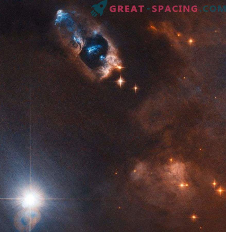 Hubble-teleskopet fångar gasformiga objekt nära den nyfödda stjärnan