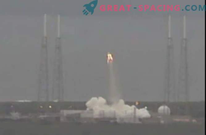 SpaceX Dragon passagerar rymdfarkoster gjorde det första testflyget