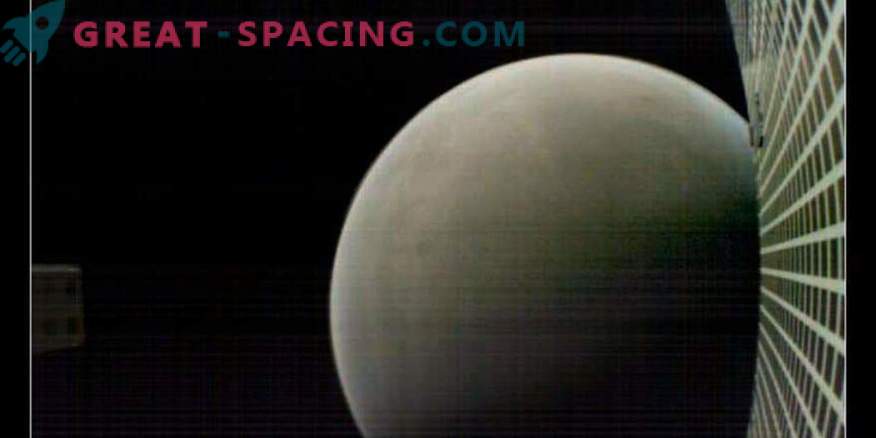 Farvelfoto av Mars från små satelliter