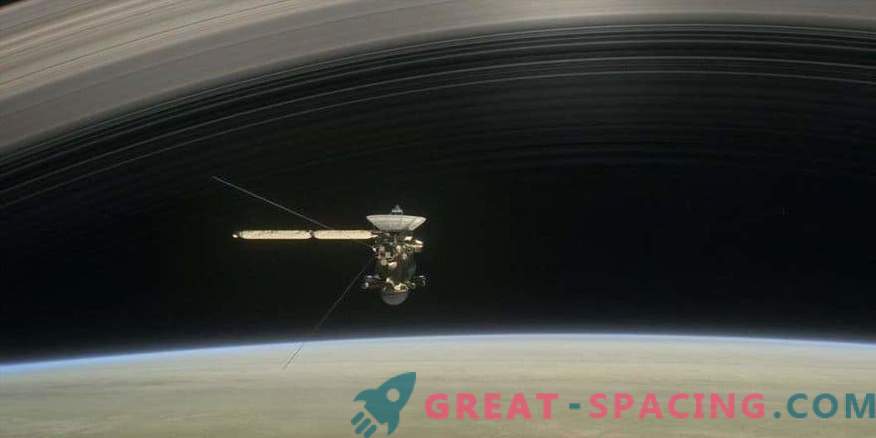 Stänga flyg på Saturnus avslöjar planetens hemligheter och dess ringar