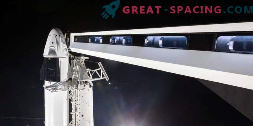 SpaceX: s första besättning på lanseringsplattan