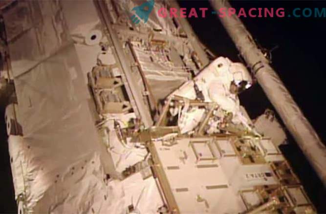 Astronauterna har lyckats klara läckaget av giftig ammoniak