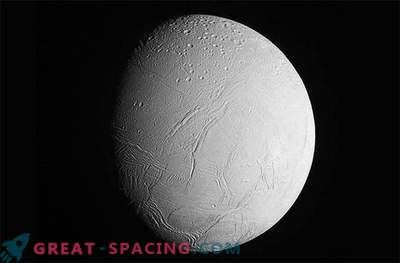 Cassini võttis Enceladusest viimased pildid