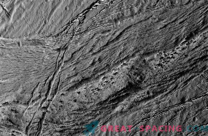Cassini tog de sista bilderna av Enceladus