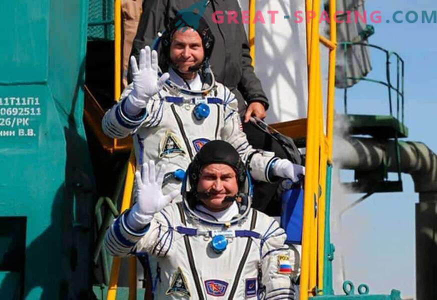 Astronauterna överlevde efter en nödlandning