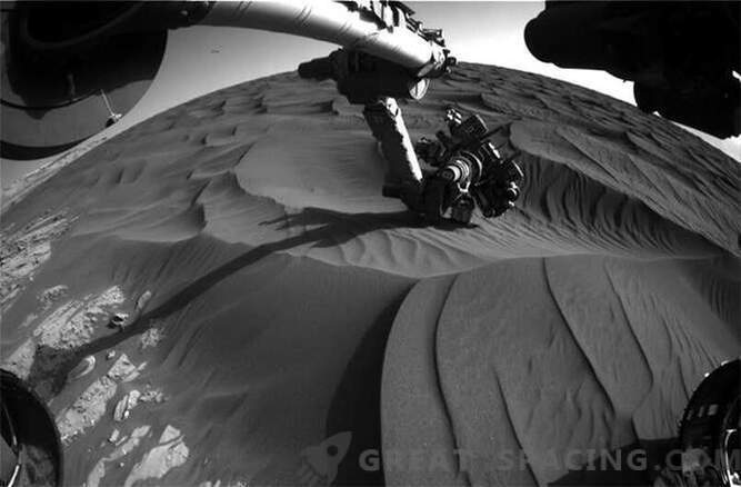 Nyfikenhet utforskar sanddynerna i Mars: Foto