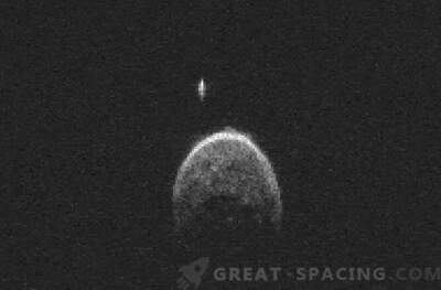A flew asteroid has its own moon